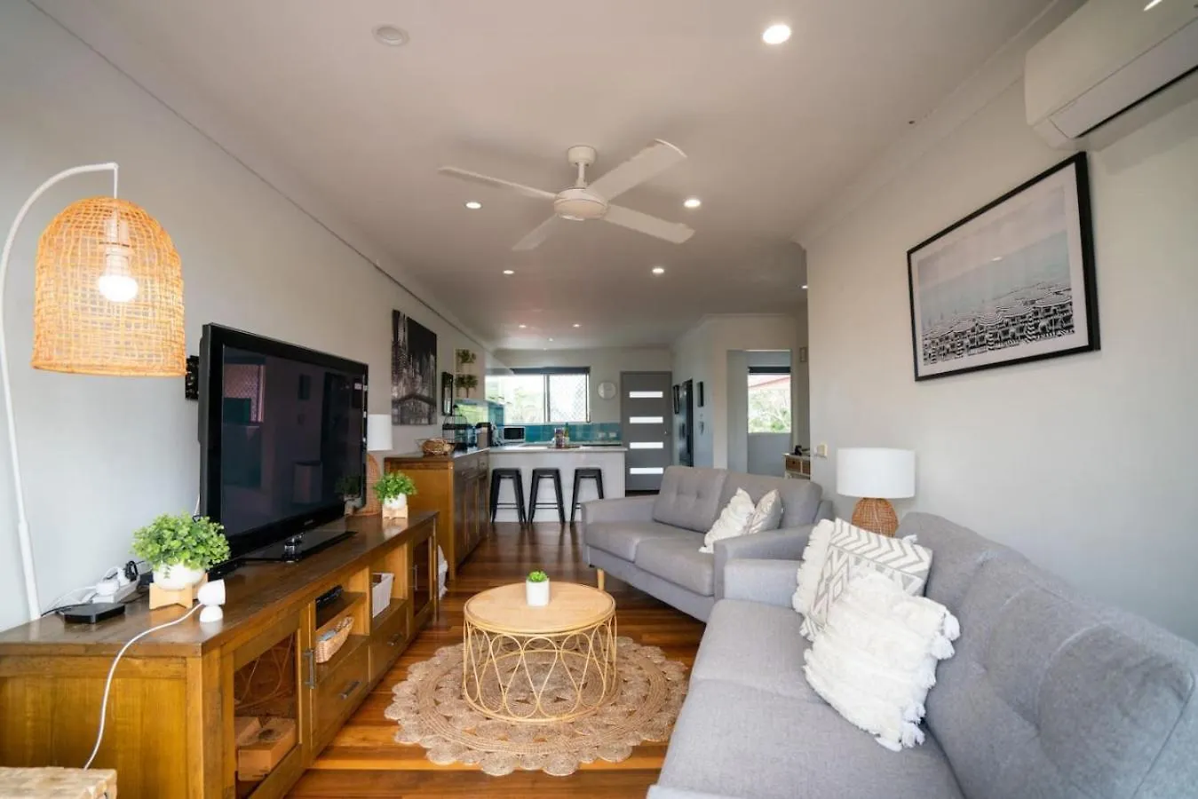 2867Hps The Marine In Palm Beach Central 2B Apartment Gold Coast